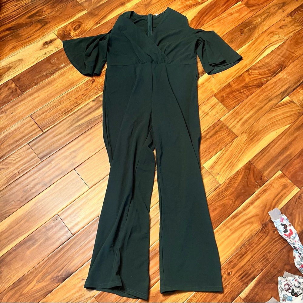 Women’s plus size hunter green jumpsuit. Size 2xl